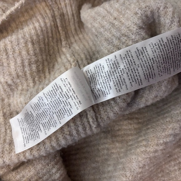 Chic Beige V-Neck Sweater with Intricate Pattern - Picture 6 of 9